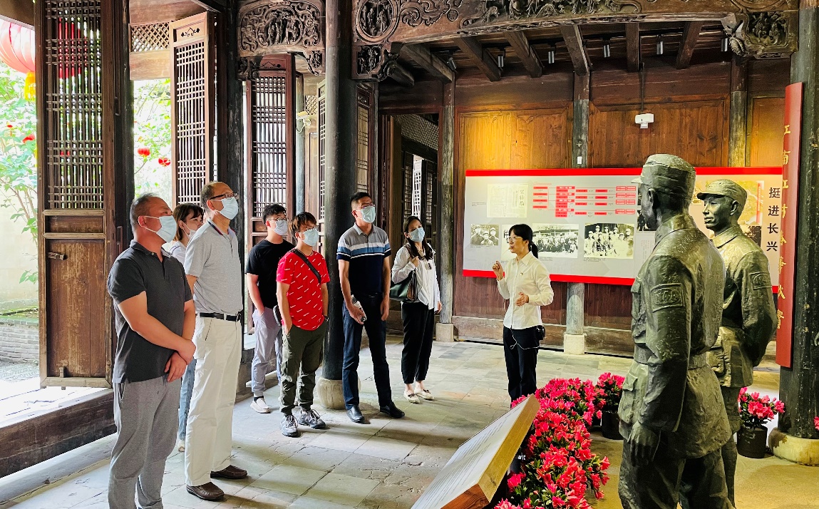 “守初心、慶百年”重走長征路主題活動